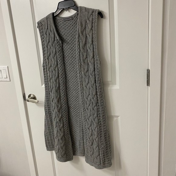 Kate & Mallory Sleeveless Open Front Cable Knit Cardigan/Vest. Gray. Medium - Picture 4 of 12